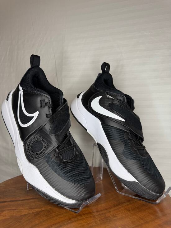 Nike Other - Nike Team Hustle D 11 GS Black White Basketball Shoes Youth 7Y Women’s 8.5 NWT